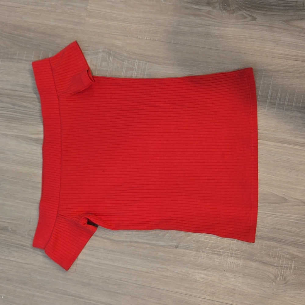 Off-the-shoulder top